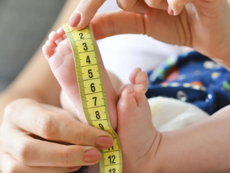 Измеряем длину ноги ребенка